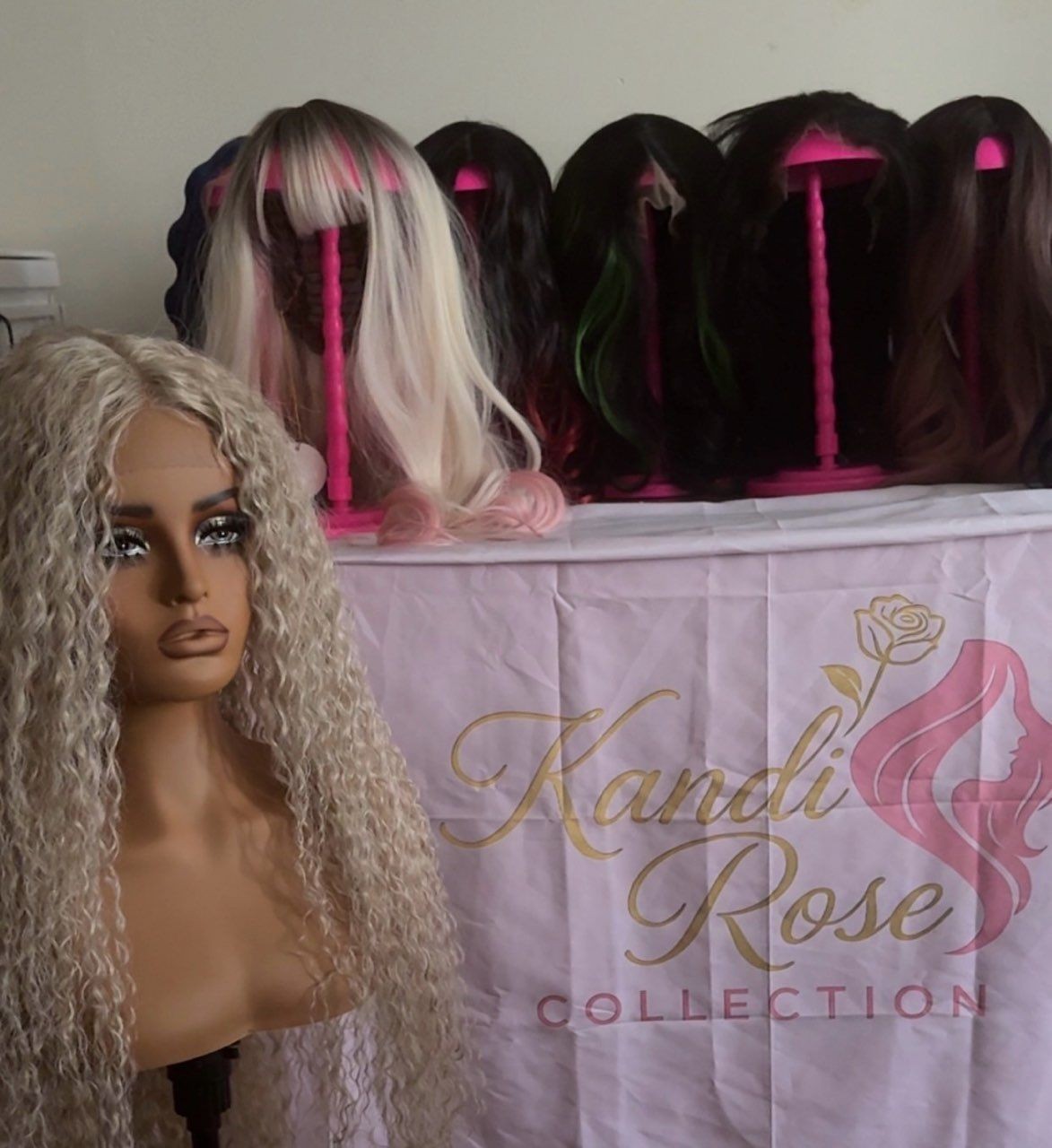 Professional Styling Wig, 13x4.5X1 38inch Long Kinky Curly Lace Front Wig for Women, Natural Looking, Soft to Touch, Breathable, Adjustable Cap - High-Quality Virgin Hair Lace Wig for Daily Wear