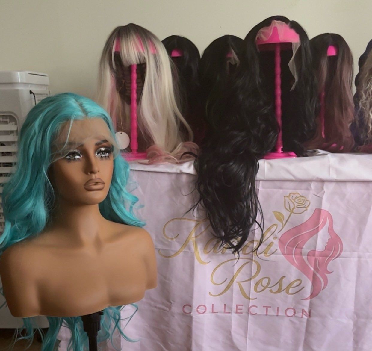 13X4 HD Transparent Lace Front Light Lake Blue Body Wave Long Wig 200% Density Bye Bye Knots Wig Pre Plucked Hairline Guleless Heat Resistant For Women Daily Use 26inch Bleached Knots Wig